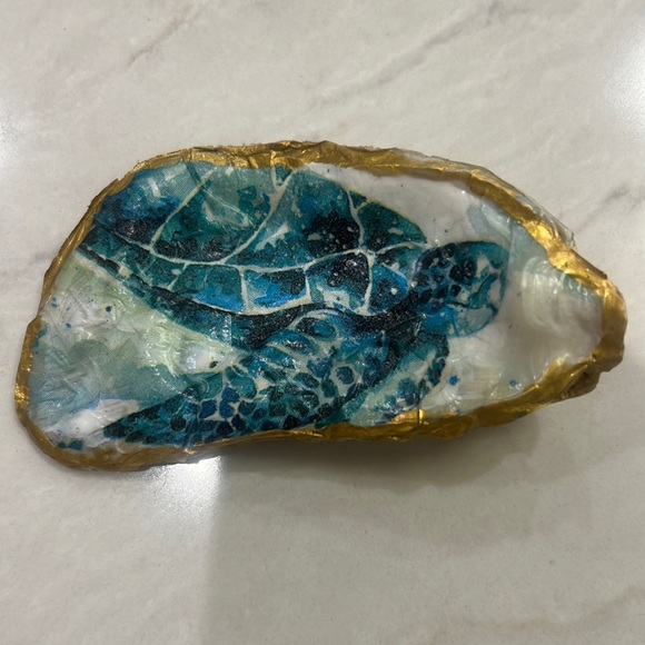 Hand Decorated Oyster Shell - Picture 1 of 8